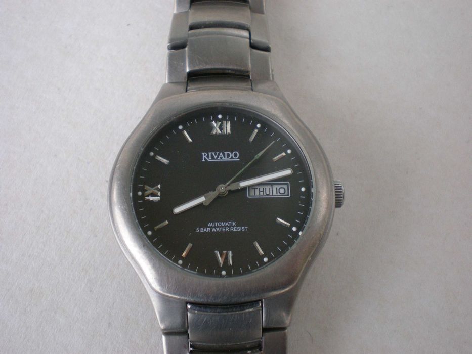 Часовник RIVADO титаниев