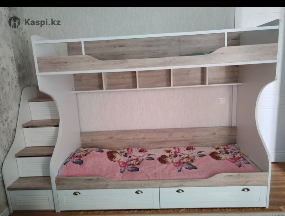 Продам двухэтажную кровать.