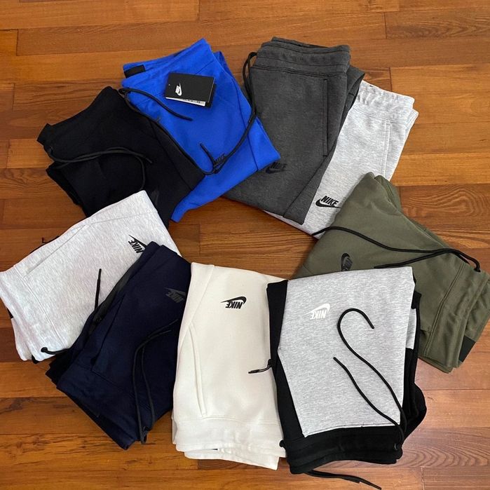 Pantaloni nike tech