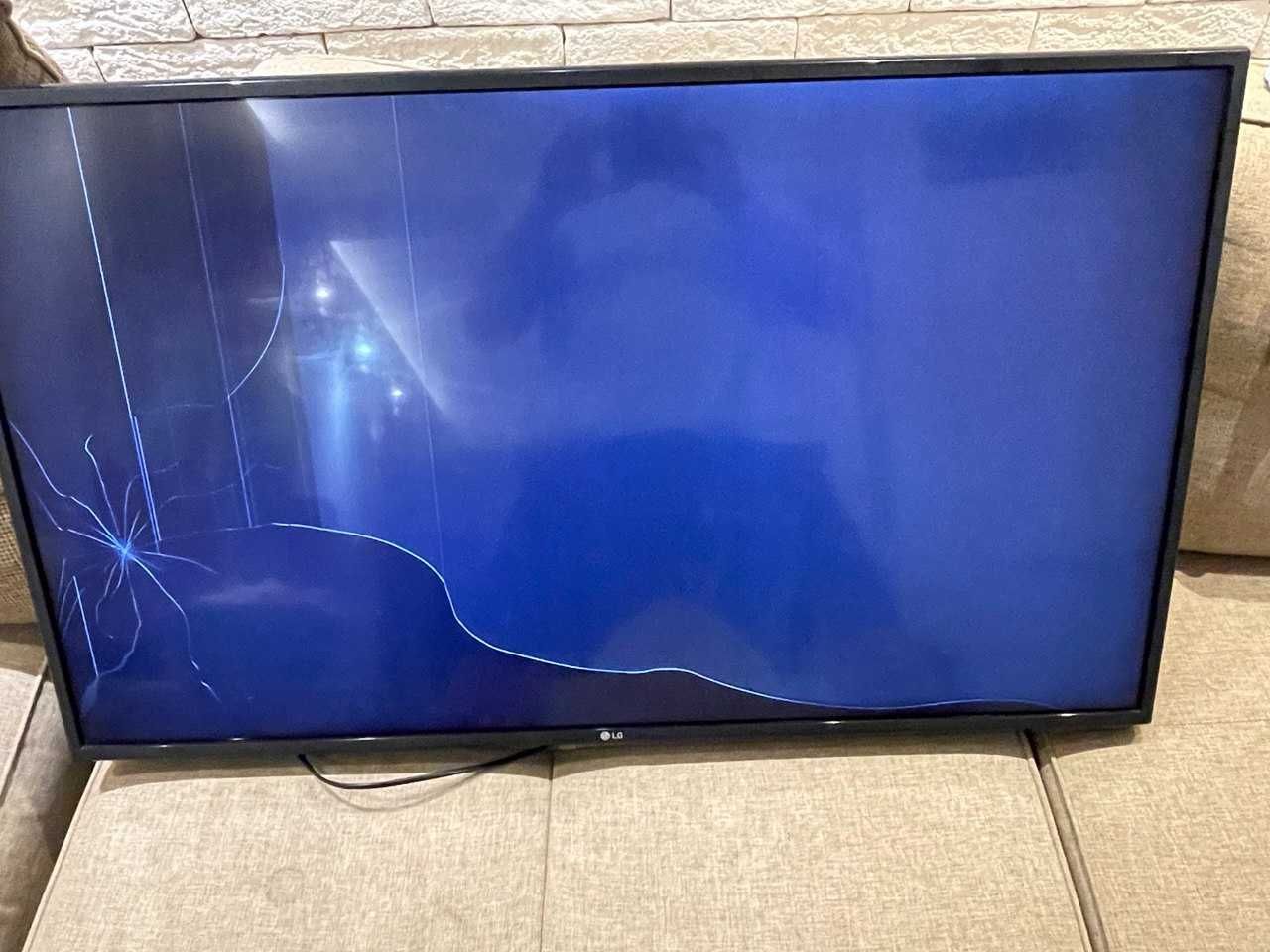 LG Смарт телевизор 43'' (108 см) за части или ремонт