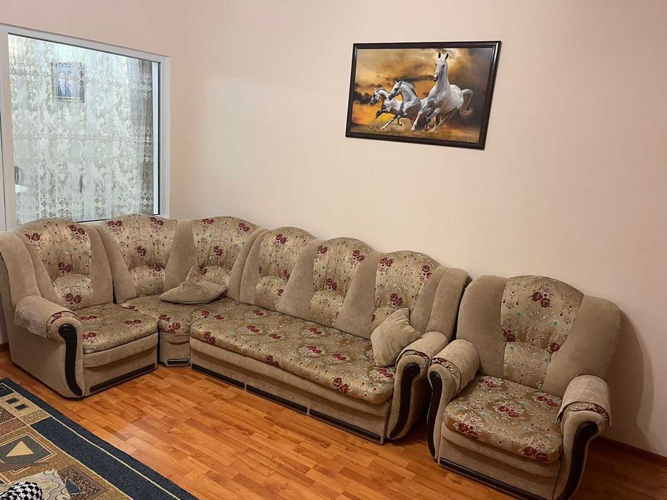 Угловой диван для холла