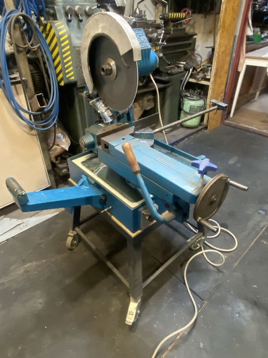 Circular debitat metal