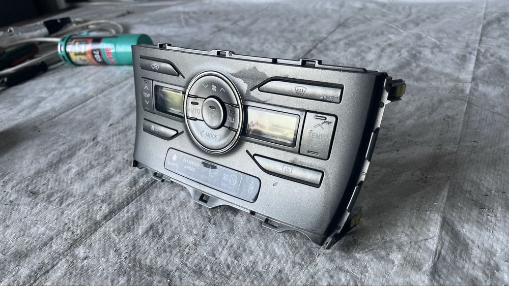 Панел климатроник Toyota Auris 2006-