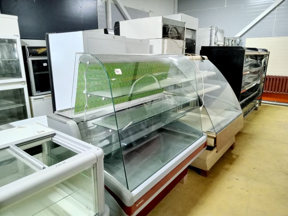 Стол холодильник, холодильник, плита,жарочный шкаф, оборудование,тесто