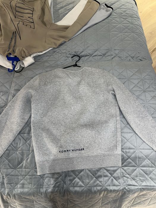 Два различни слуичера Tomy Hilfiger