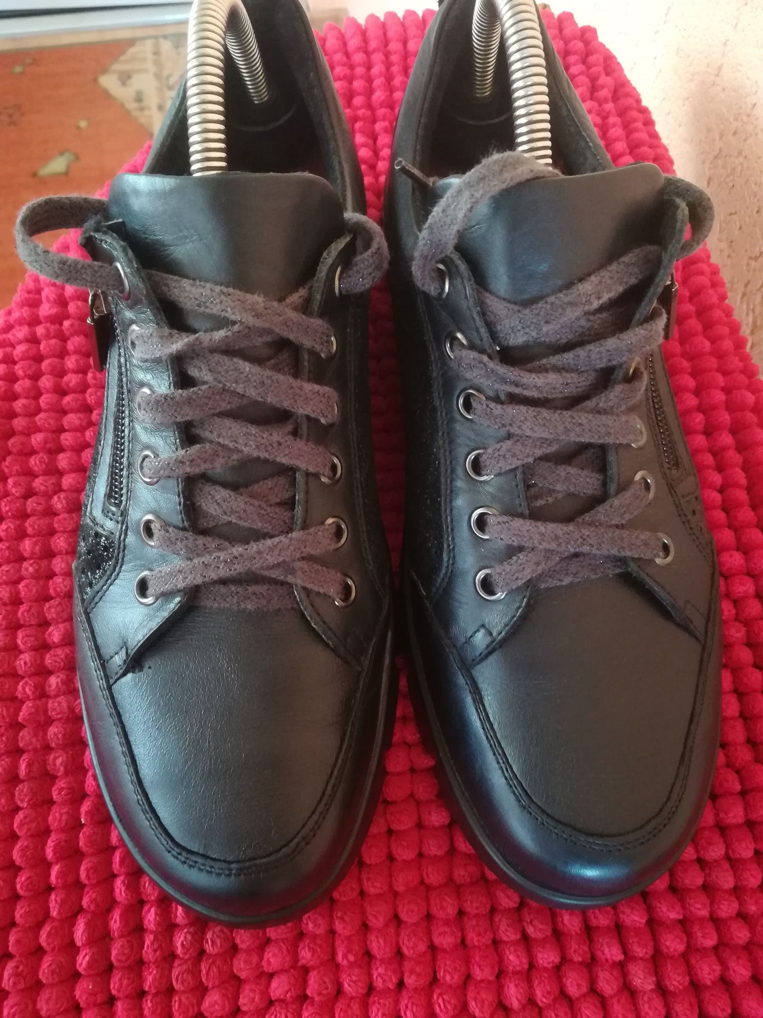 Adidași piele dama nr 40 Walking