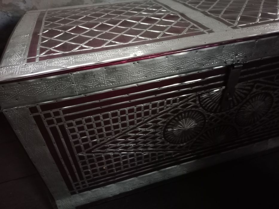 Продам ковровые дорожки и красивые сундуки