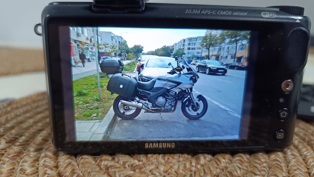 DSLR Samsung NX2000, 20.3 MP + Obiectiv 20-50mm