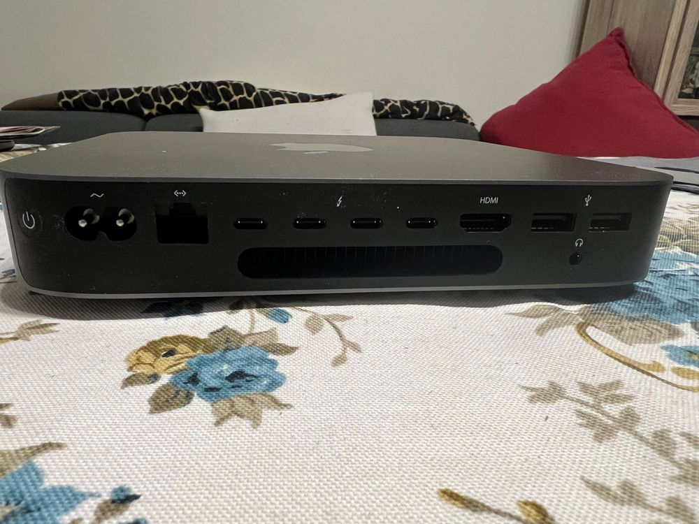 Продавам Mac mini 2018