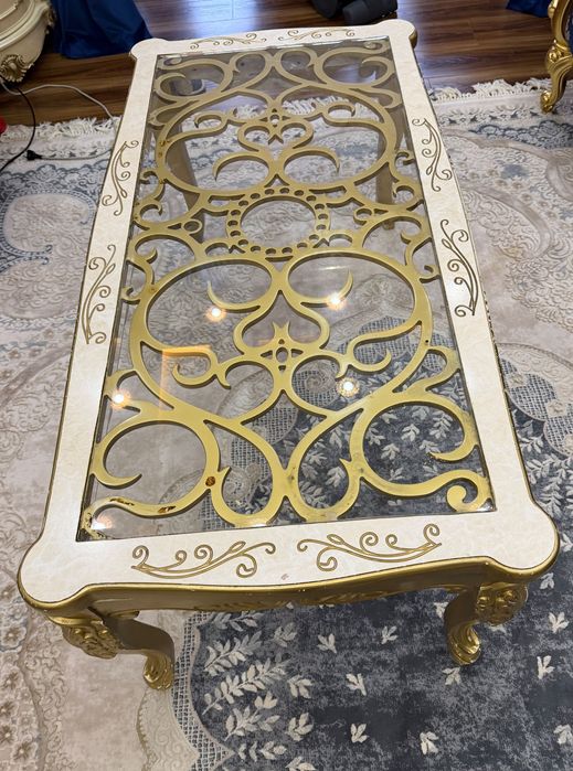 Элегантный журнални стол