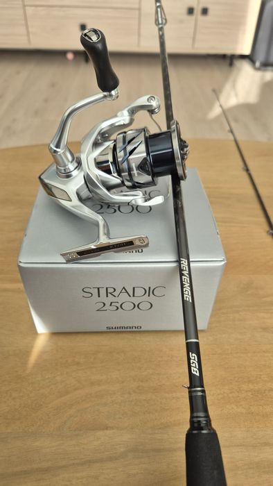 Combo spinning Shimano STRADIC + Savage Gear SG8 2-12 GR