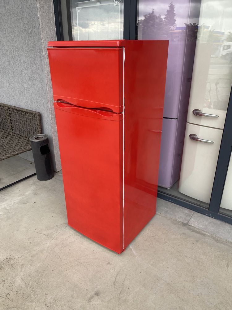 Червен хладилник AEG Elektrolux 144 см