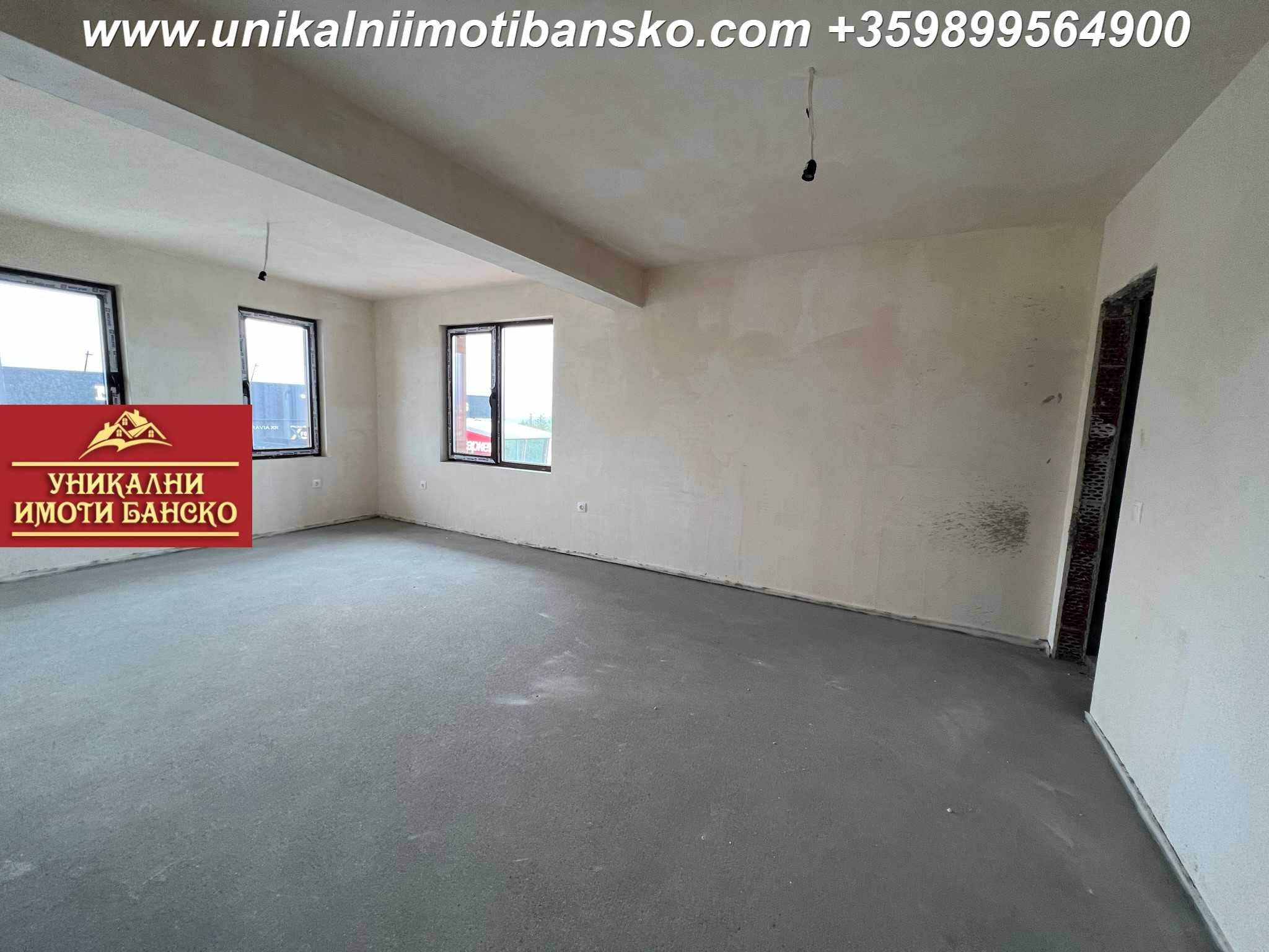 Просторен тристаен апартамент за продажба в град Банско
