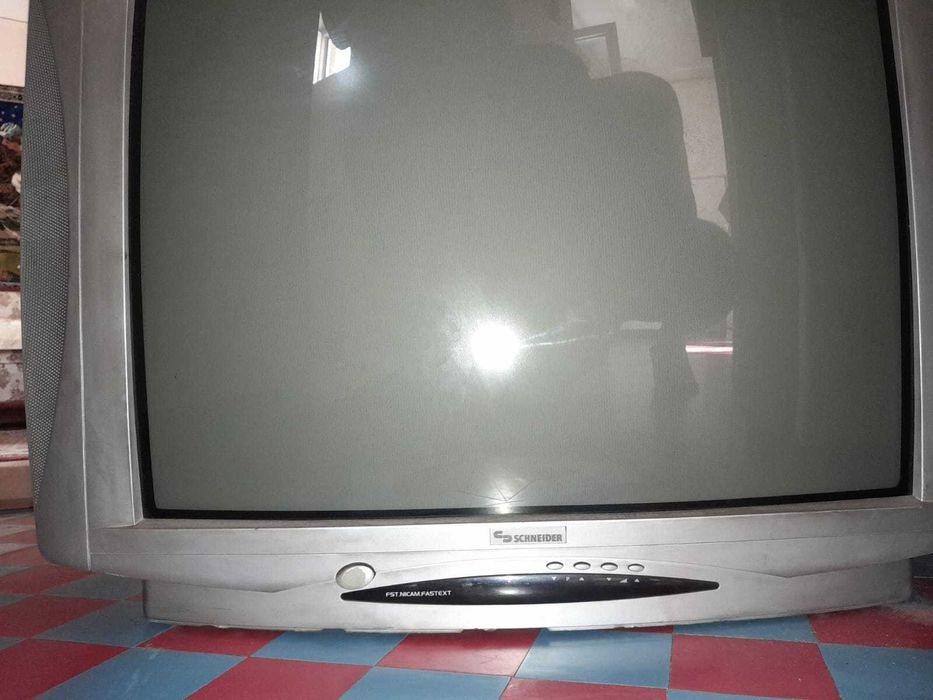 Televizor SCHNEIDER STV 2804 T – retro, perfect funcțional