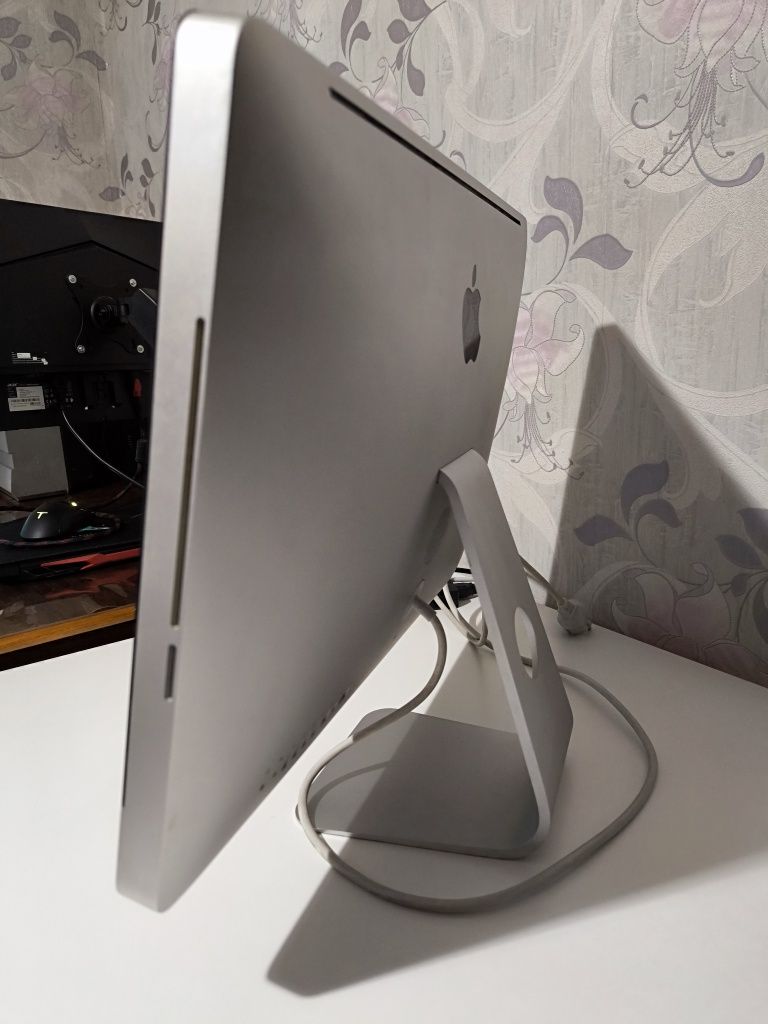 Моноблок Apple iMac 21.5 A1311