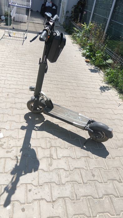 Vând trotineta electrica sau dau la schimb pe iPhone