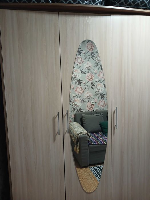 Шкаф плательный 3х створчатый,состояние как новый