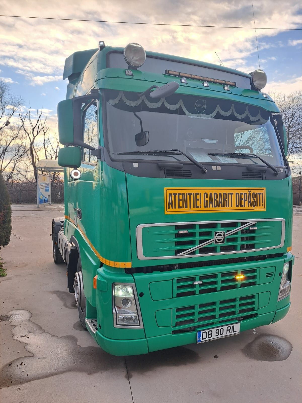 Vând volvo mega FH12
