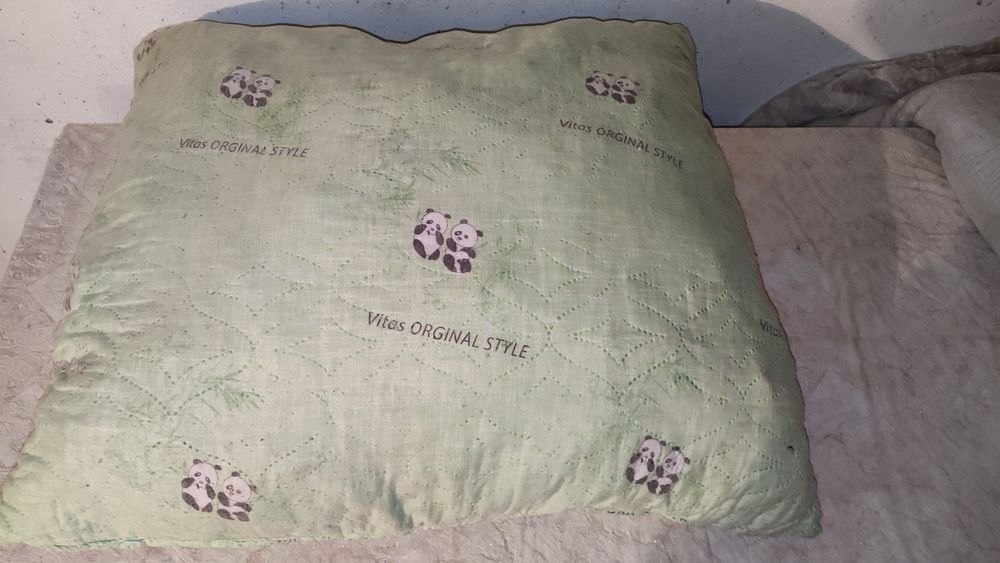 Подушки  60-60, станция метро Москва