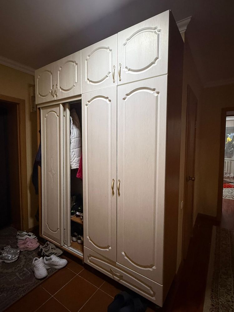 Продаю шкаф для прихожей
