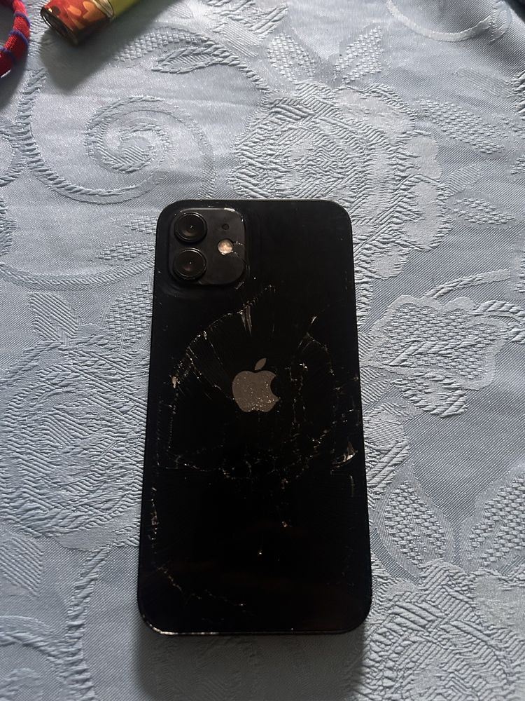 Продавам IPhone 12 на части