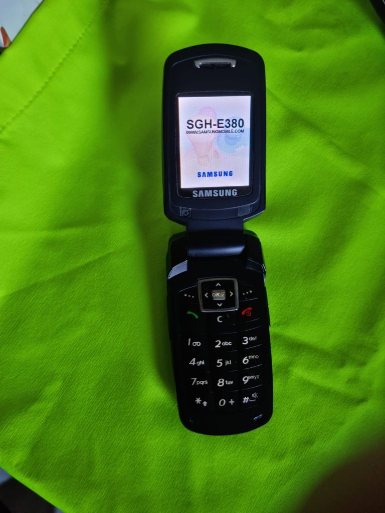 Telefon cu clapeta Samsung Sgh-E380 și x160