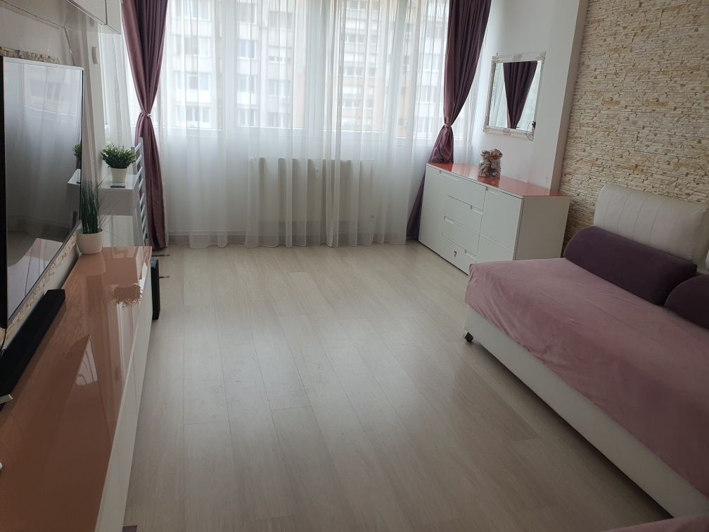 Apartament 2 camere metrou de închiriat