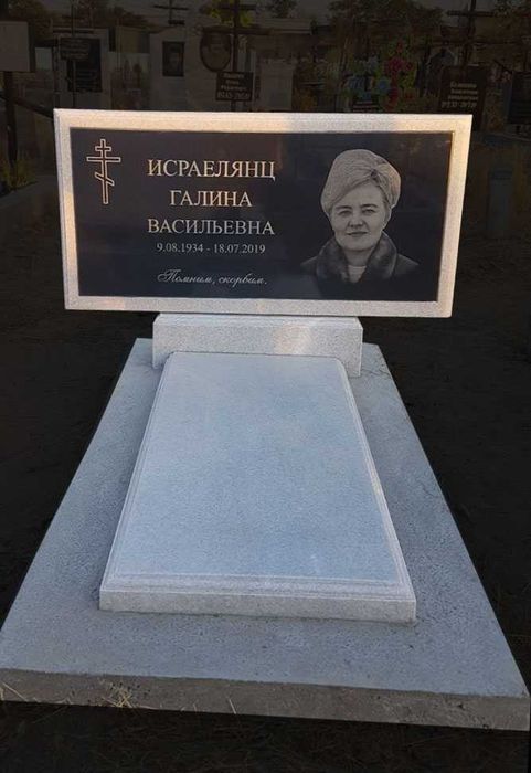 Памятник из белого мрамора