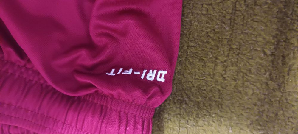 Pantaloni scurți de firmă mărimea M