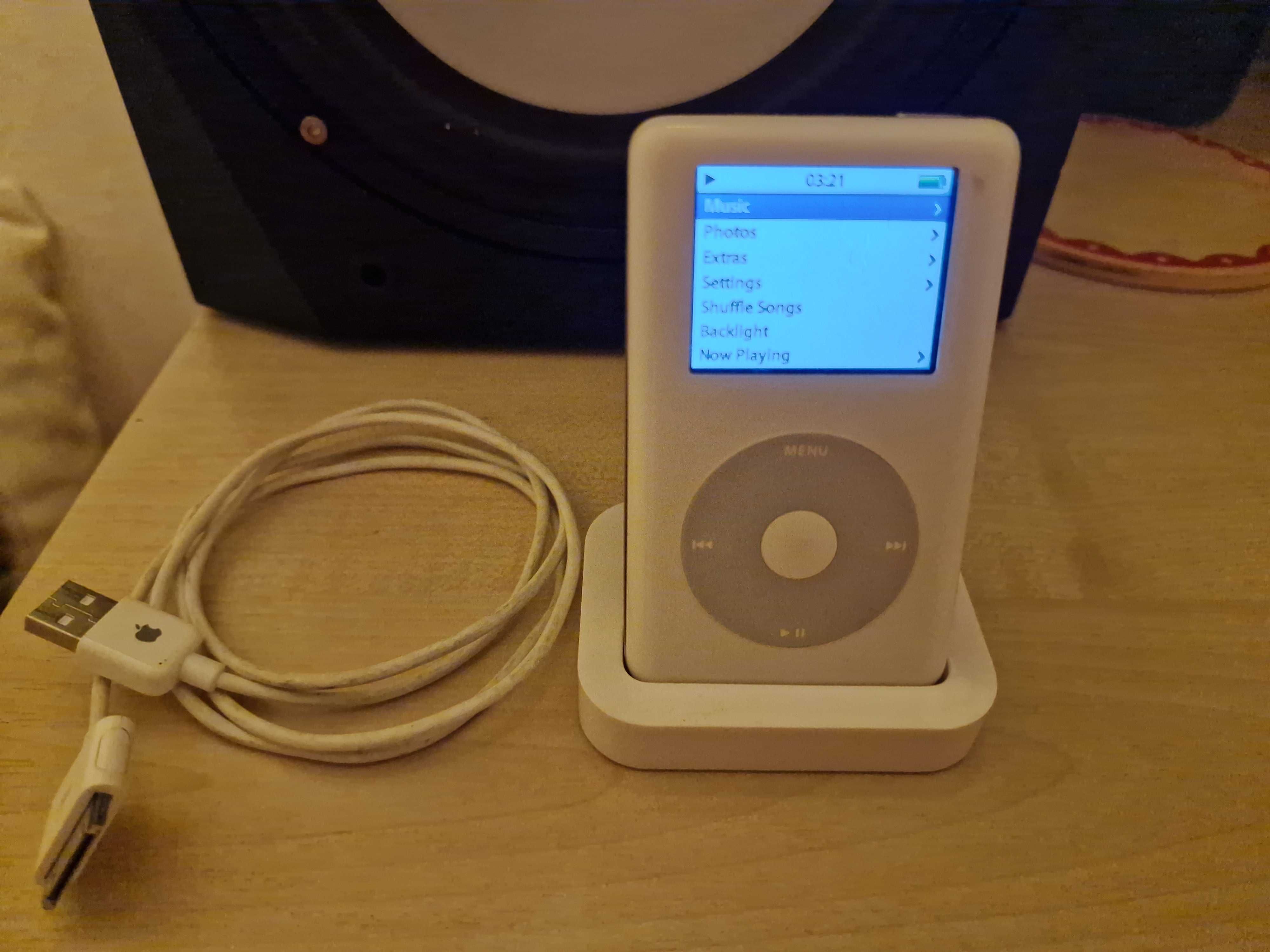 Apple iPod classic 4th gen 20GB + dock+ cablu