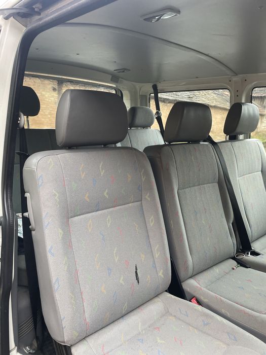 Vand wv t5 8+1 sau schimb cu nissan navara d40