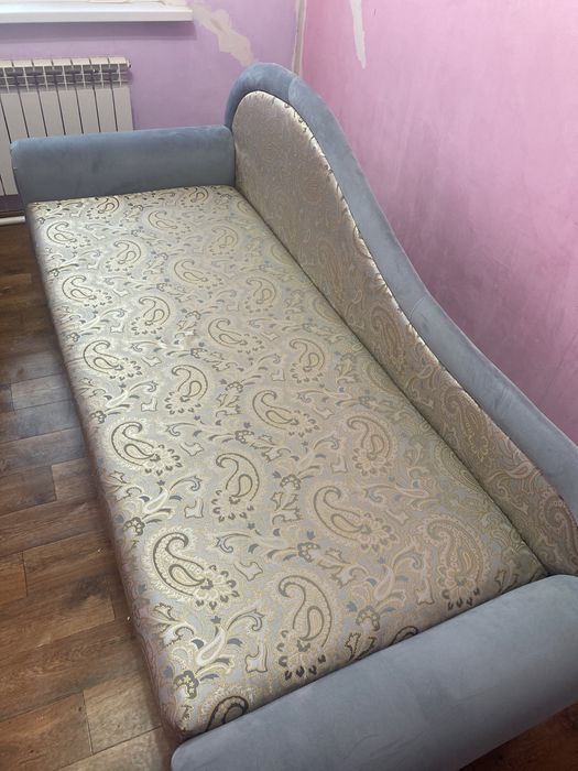 Продается удобный диван в отличном состояний