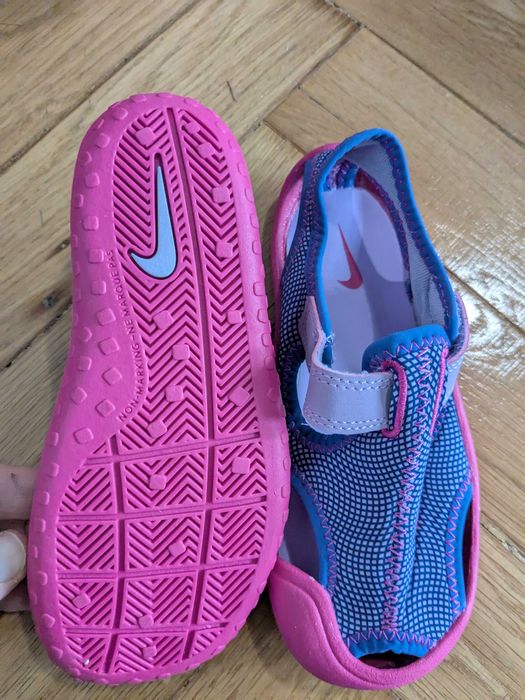 Vand incaltari de piscina copii, Nike