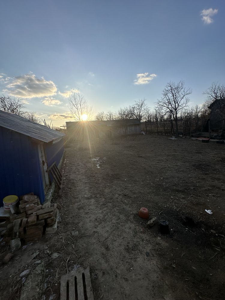 Casa de vanzare si teren aferent