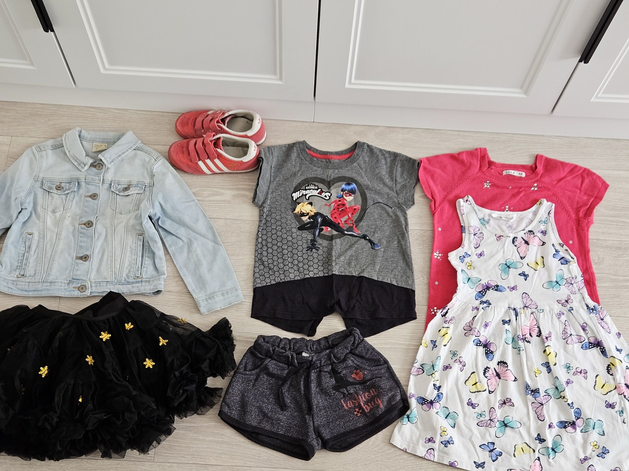 Продам пакет брендовых вещей на девочку 4-6лет. Zara,Ostin, Adidas