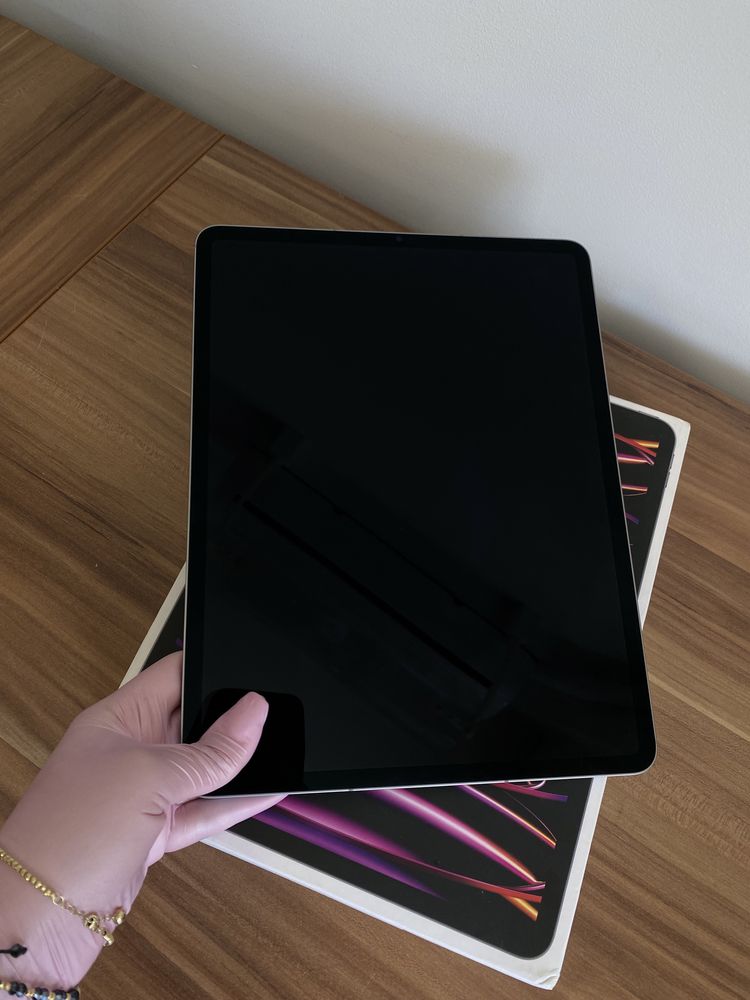 iPad Pro 12.9-Inch 6th Generation / WI-FI + Cellular/ 128 GB / Ca nou