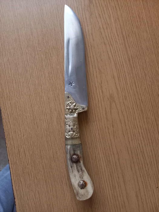Продавам ловен нож