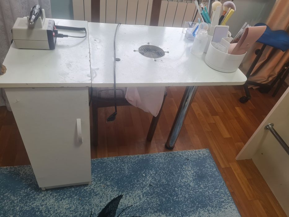 Продам маникюрный стол
