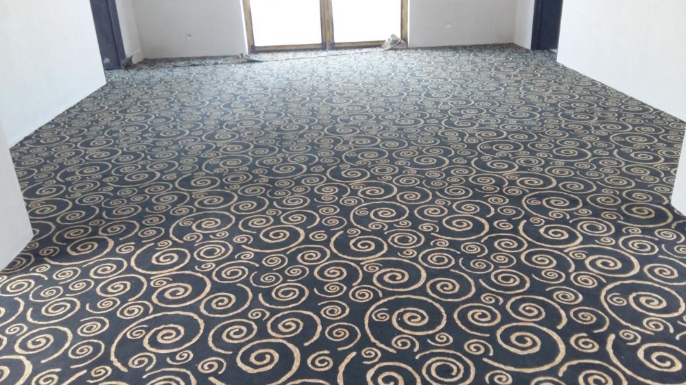 Montaj mocheta si covor Pvc cât și curățat profesional mocheta