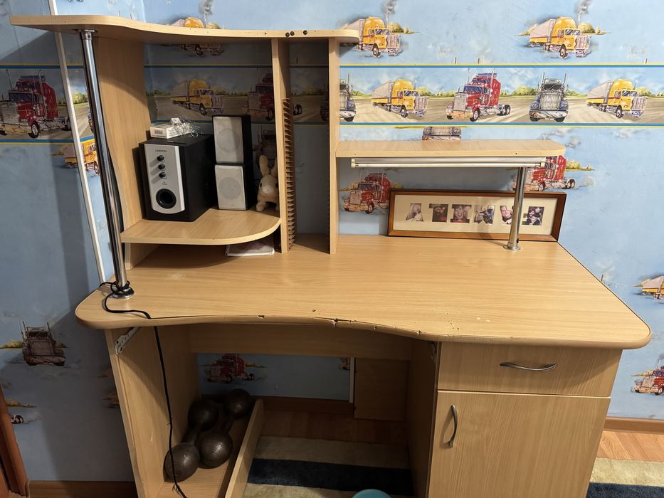 Продам компьютерный стол