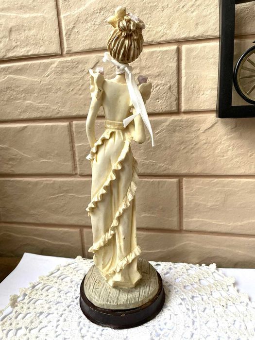 Красива порцеланова дама от Англия