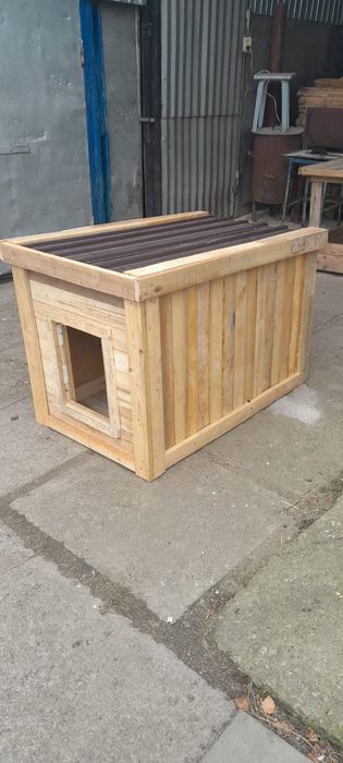 Продам домик для собаки  домик красивый, сделан из новых материалов в