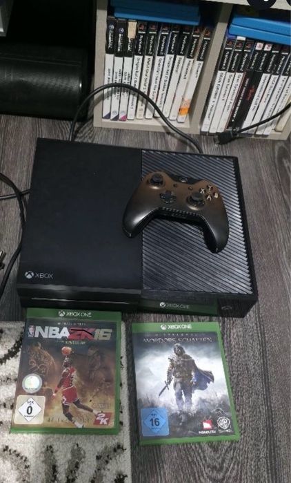 Vand Xbox One 1Tb cu 2 jocuri si un controller