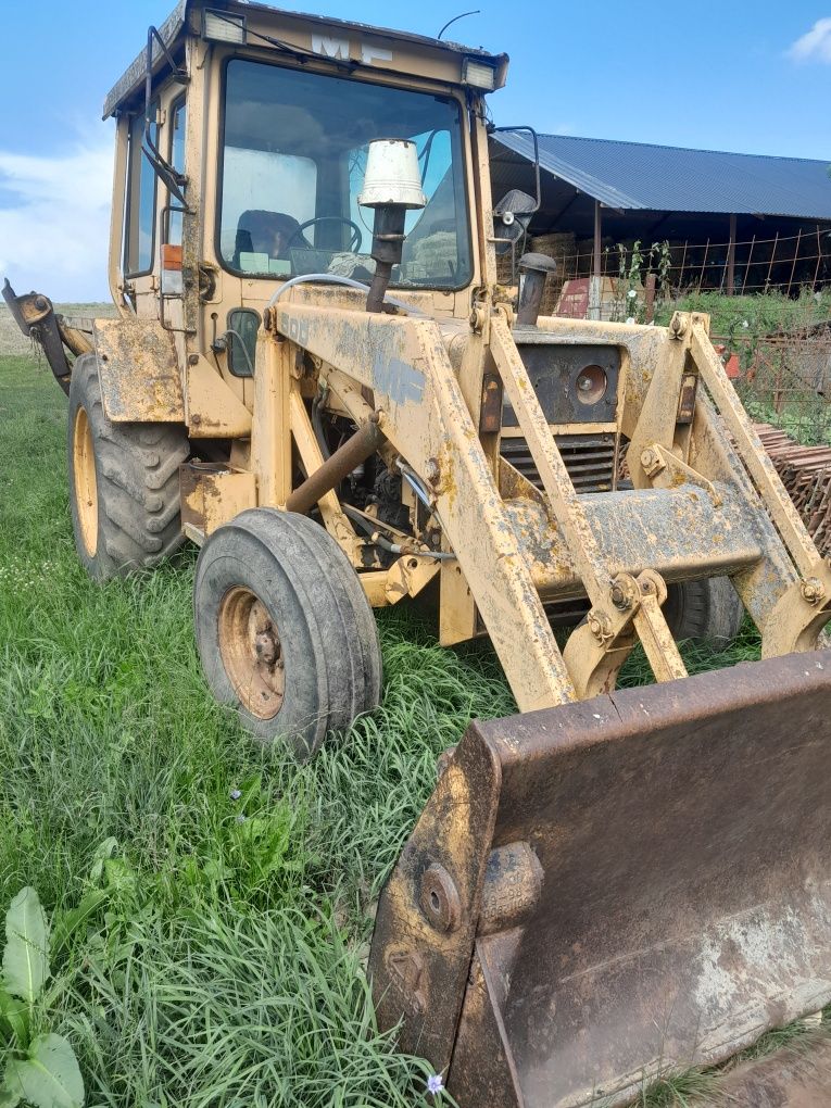 Buldoexcavator MF 50