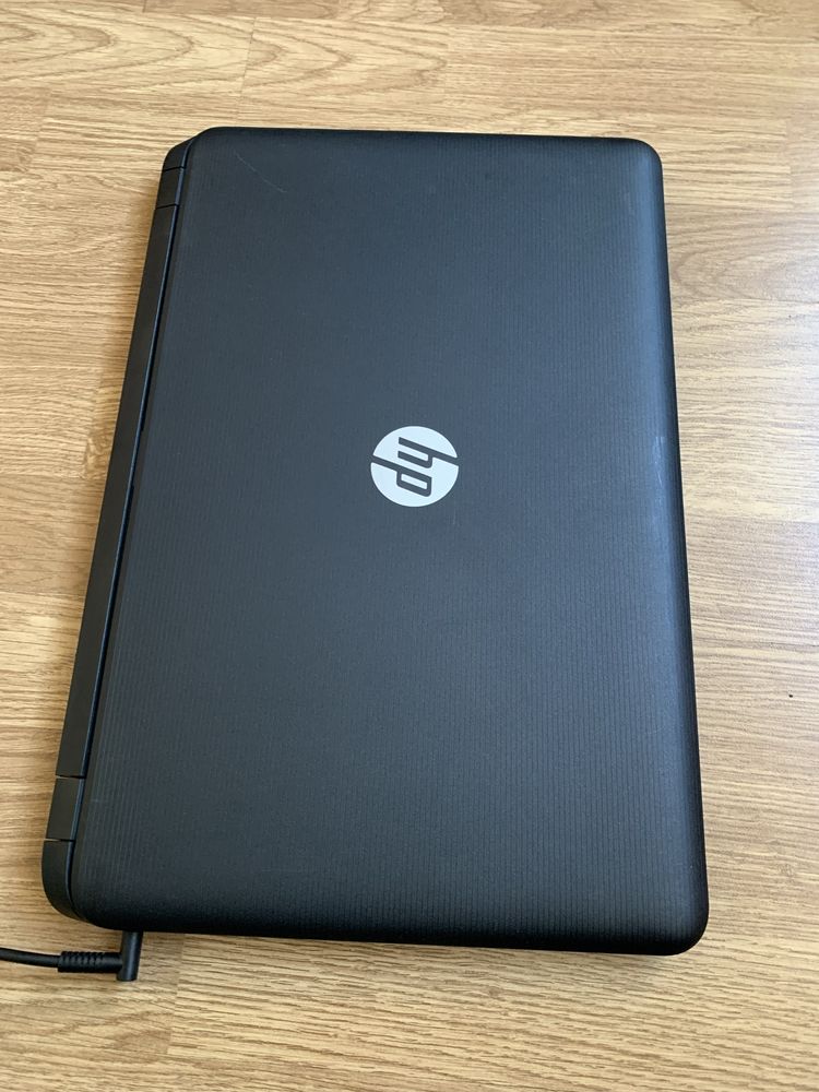 Laptop Hp Slim display mare 17,3 led,8gb ram,SSD 130gb m,cu incarcator