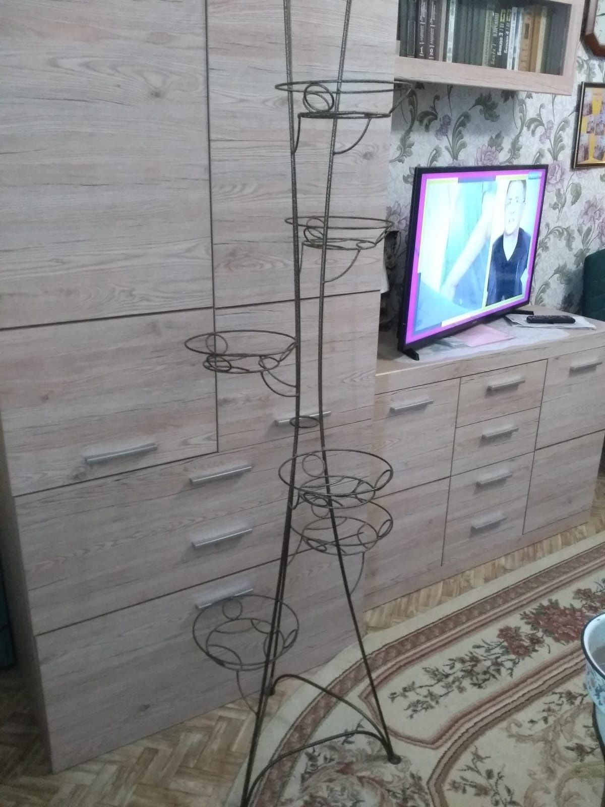 Продам подставку для цветов