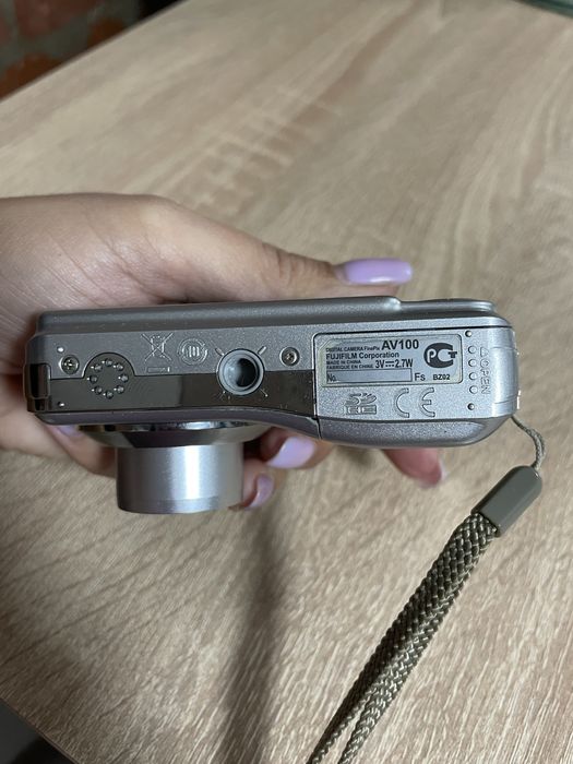 Aparat foto Fujifilm AV100 – 12 MP – cu card SD și husă