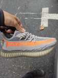 Vând Adidas Yeezy – Stare Excelentă marime 40