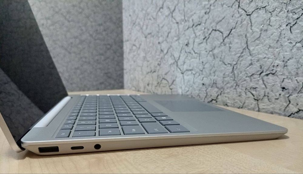 Microsoft Surface Go laptop Platinum