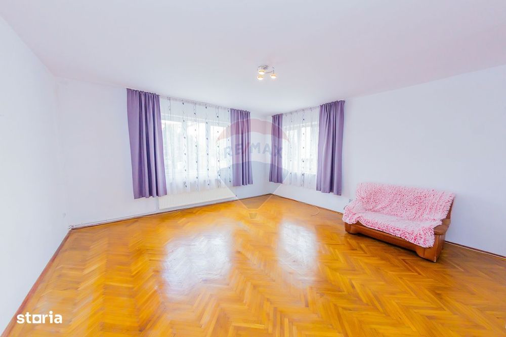 Parter de casă 133 mp de închiriat în centrul orașului, str 9 Mai